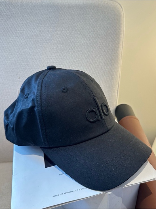 ALO Yoga Accessories - ALO Yoga Black Embroidered Logo Baseball Cap